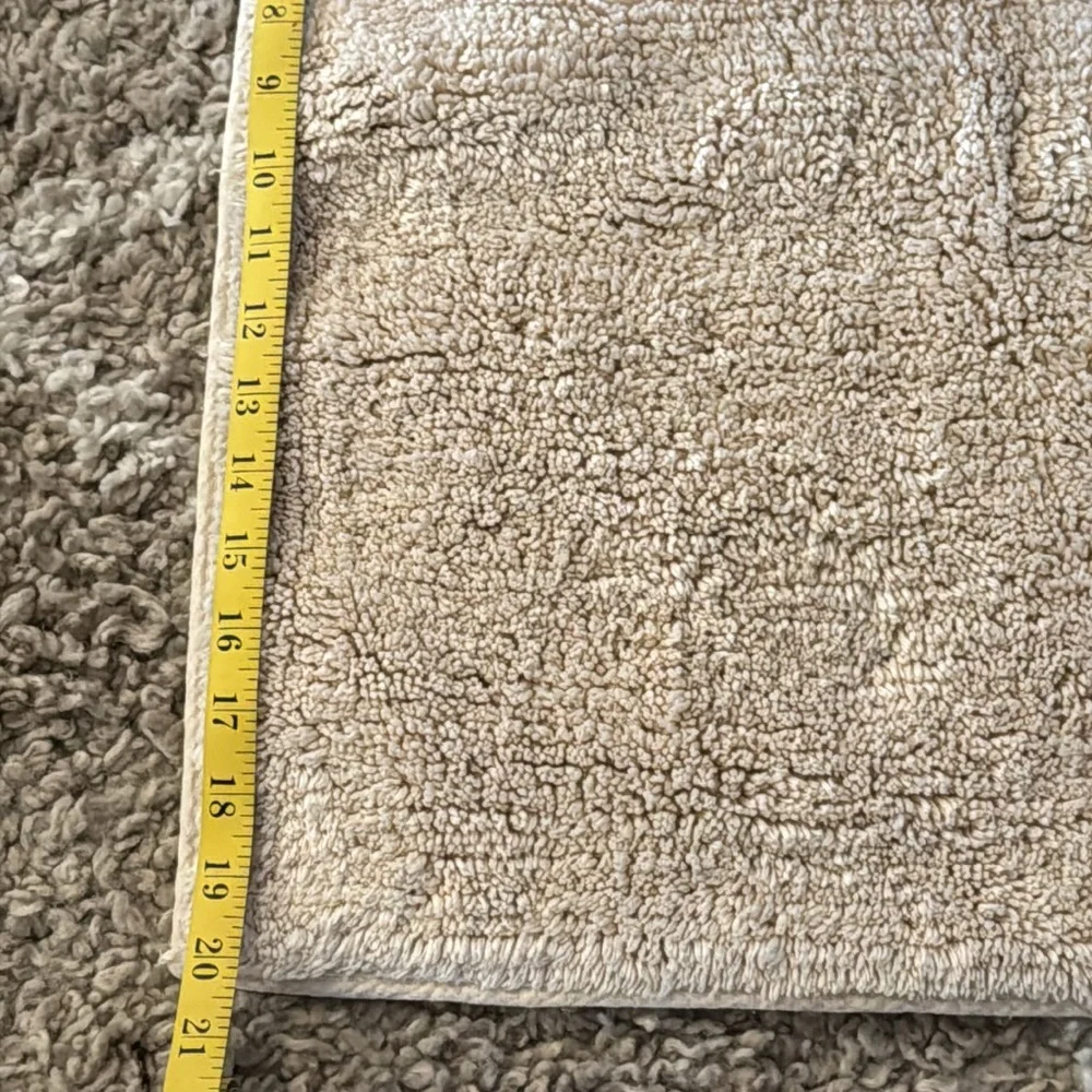 Avanti Like New Embroidered Bird Bath Mat